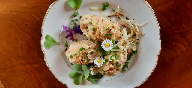 Wurstknöpfle mit geschmelzten Zwiebeln