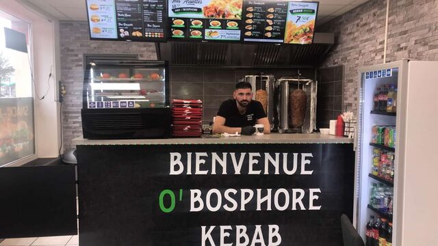 Kebabs, tacos, burgers, wraps, assiettes orientales, salades, spécialités turques : nos plats savoureux vous feront voyager !
