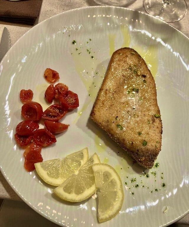 Pesce spada gratinato con granella di pistacchi 