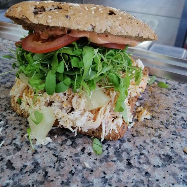 Club Hawai (Gebakken kip, Coctail Saus, Ananas, Cresson en Tomaat)