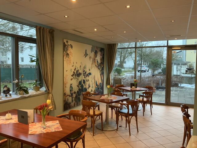 Treten Sie ein und nehmen Sie Platz