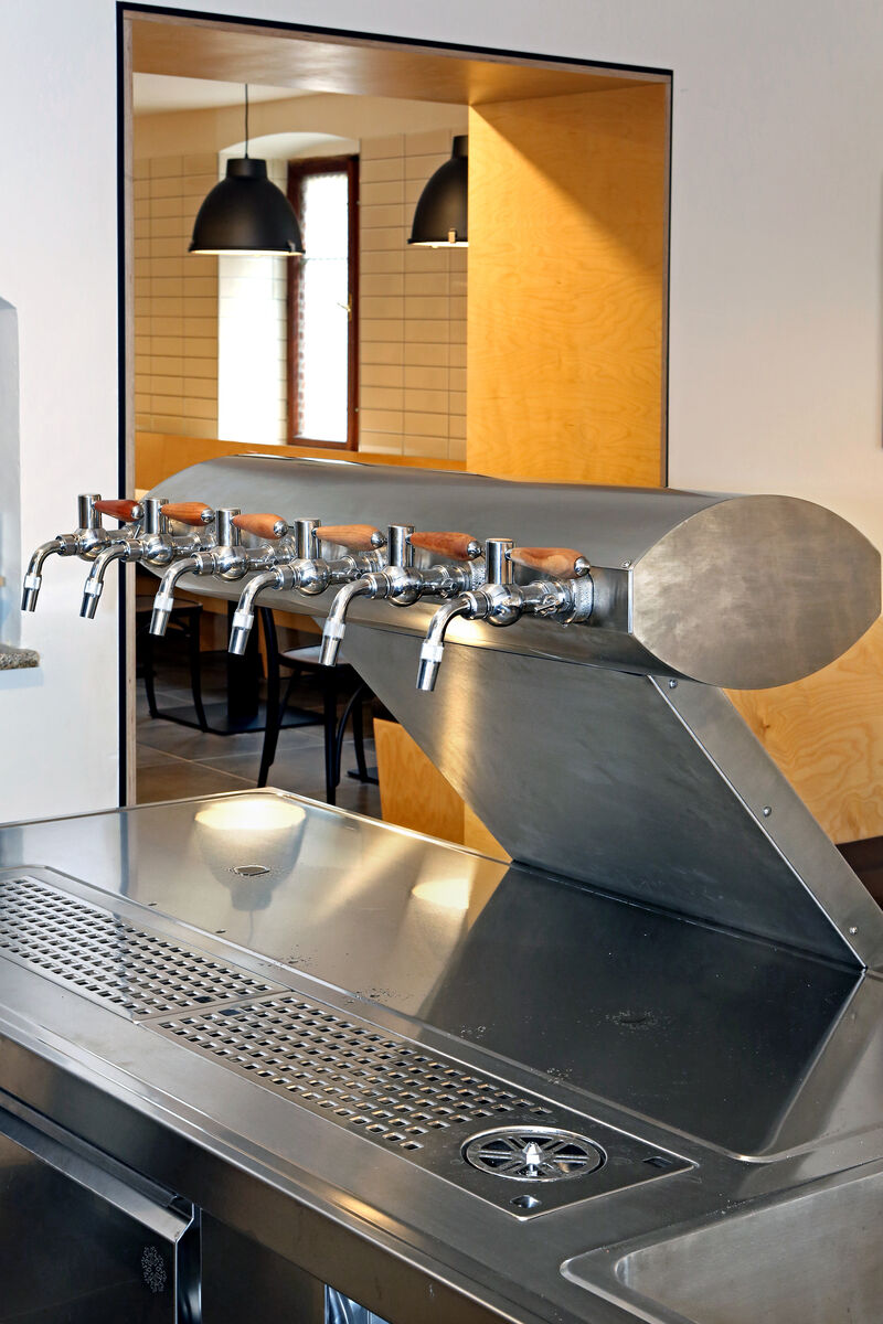 Restaurace Neptun | výčep v přízemí