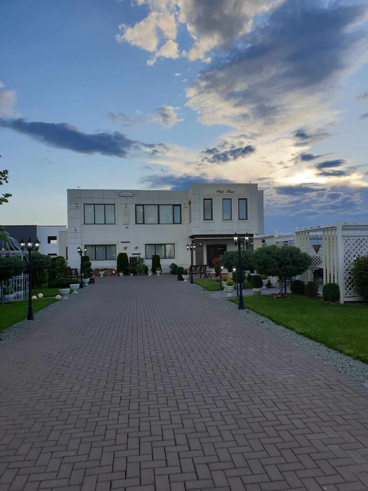 RESTAURANT WHITE HOUSE