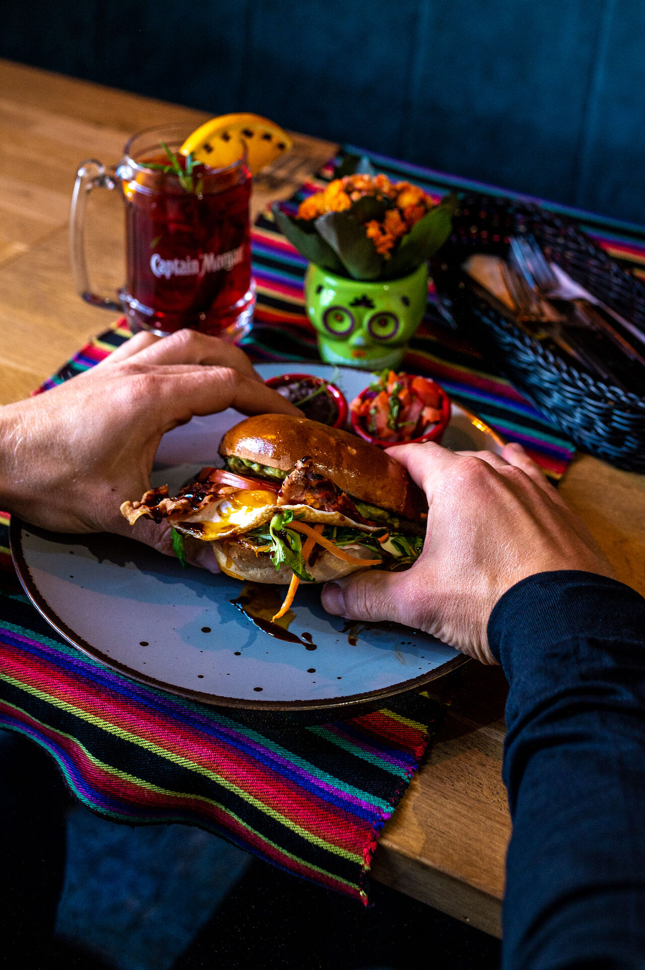 Może burgera? W naszej ofercie jest ich naprawdę sporo :)