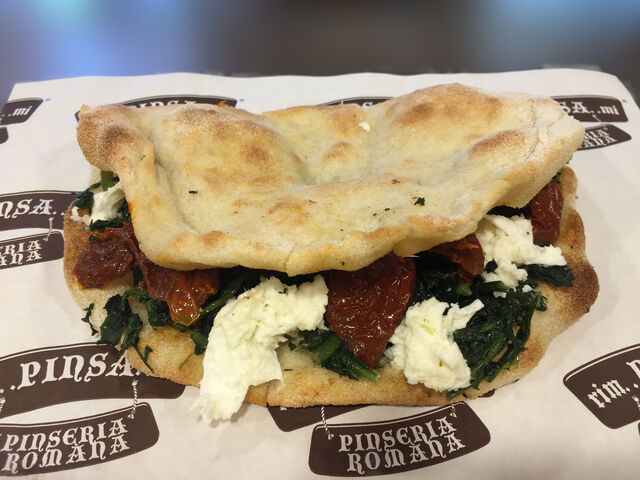 Pinsotto cicoria ripassata bufala e pomodori secchi