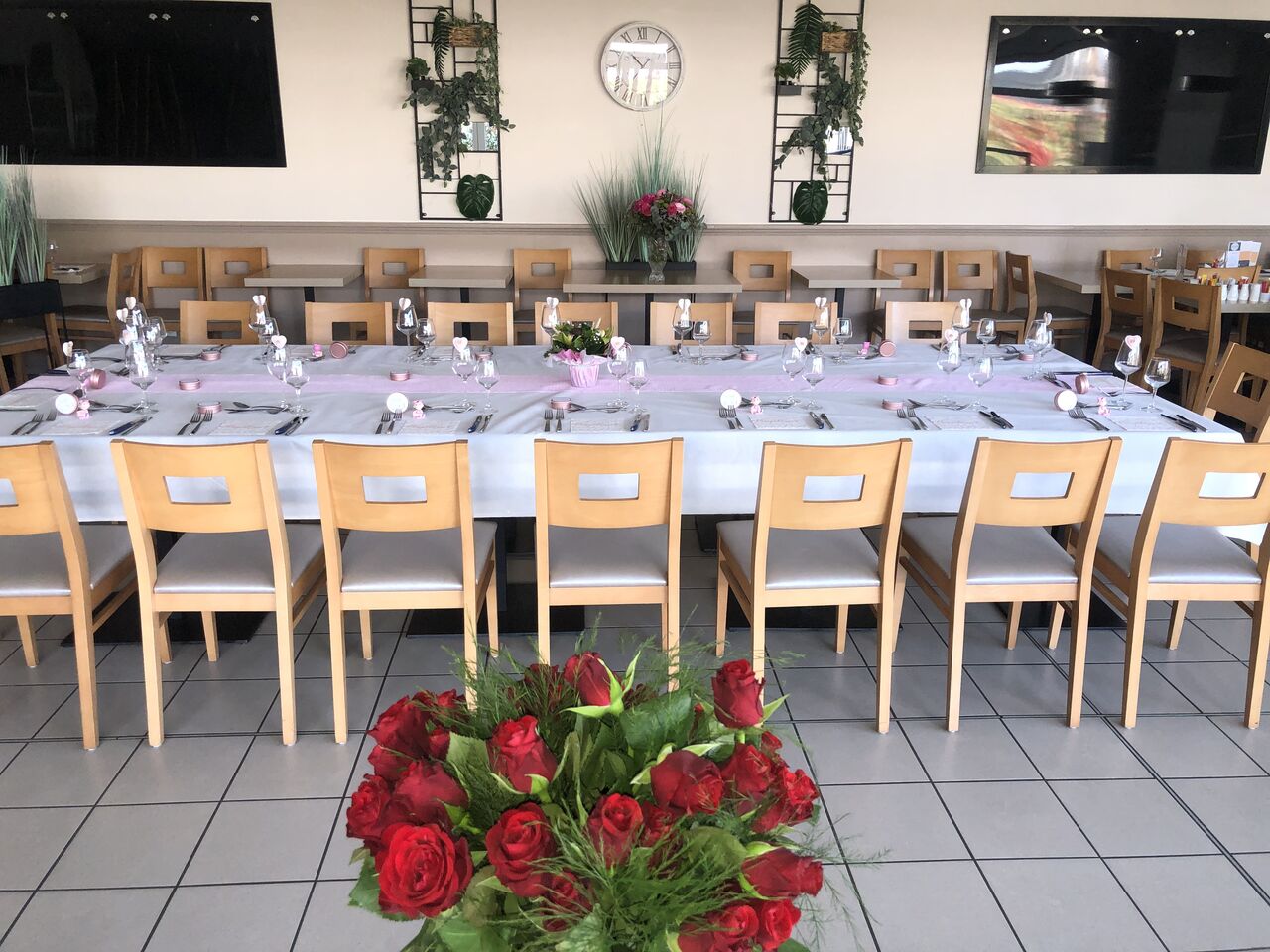 VOS REPAS DE GROUPE DANS NOTRE SALLE PRIVATISÉE (le soir ou le week-end)