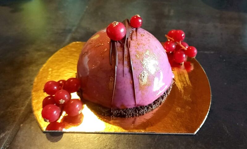 Entremet chocolat cerise romarin 