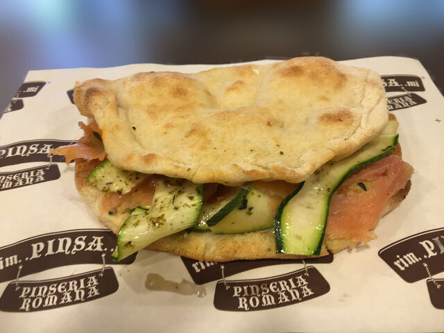 Pinsotto salmone zucchine grigliate e mousse