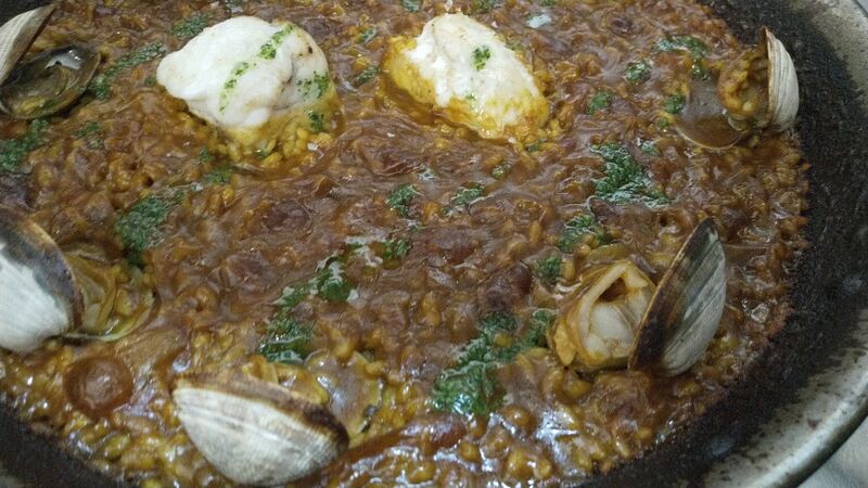 Arroz Esencia del mes de Junio. Arroz seco de rape y almejas