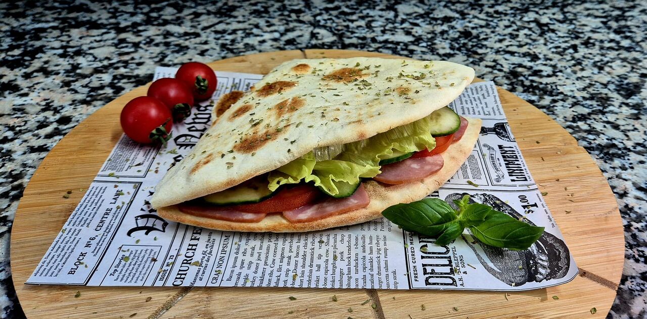 Sandvich cu Șuncă, Bacon, Ton, Kebab, Salam ( la alegere ) !