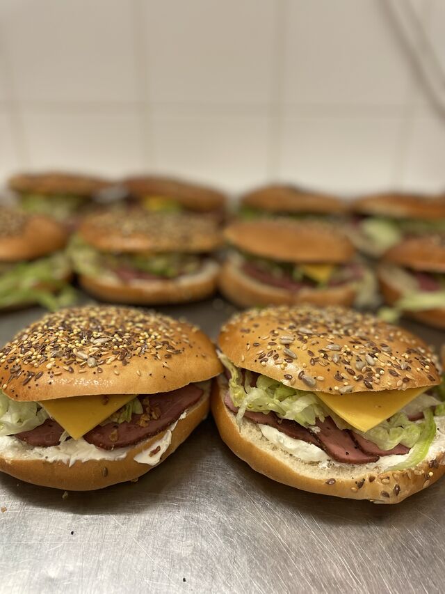 Nos sandwichs dans un pain bagnat à déguster froid 