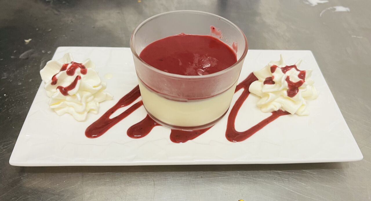 Panna cotta coulis de prune maison