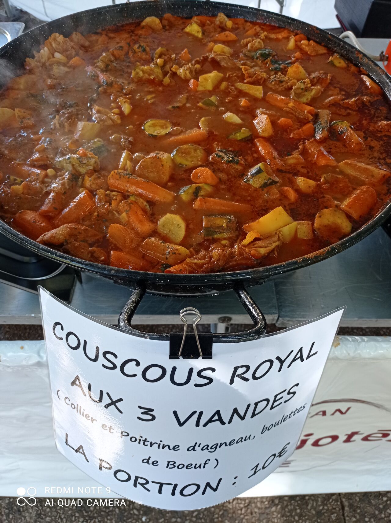 COUSCOUS AUX 3 VIANDES