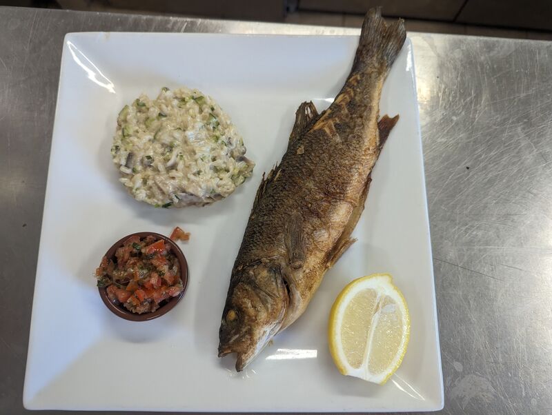 Ba entier rôti sauce vierge risotto courgettes et champignons 