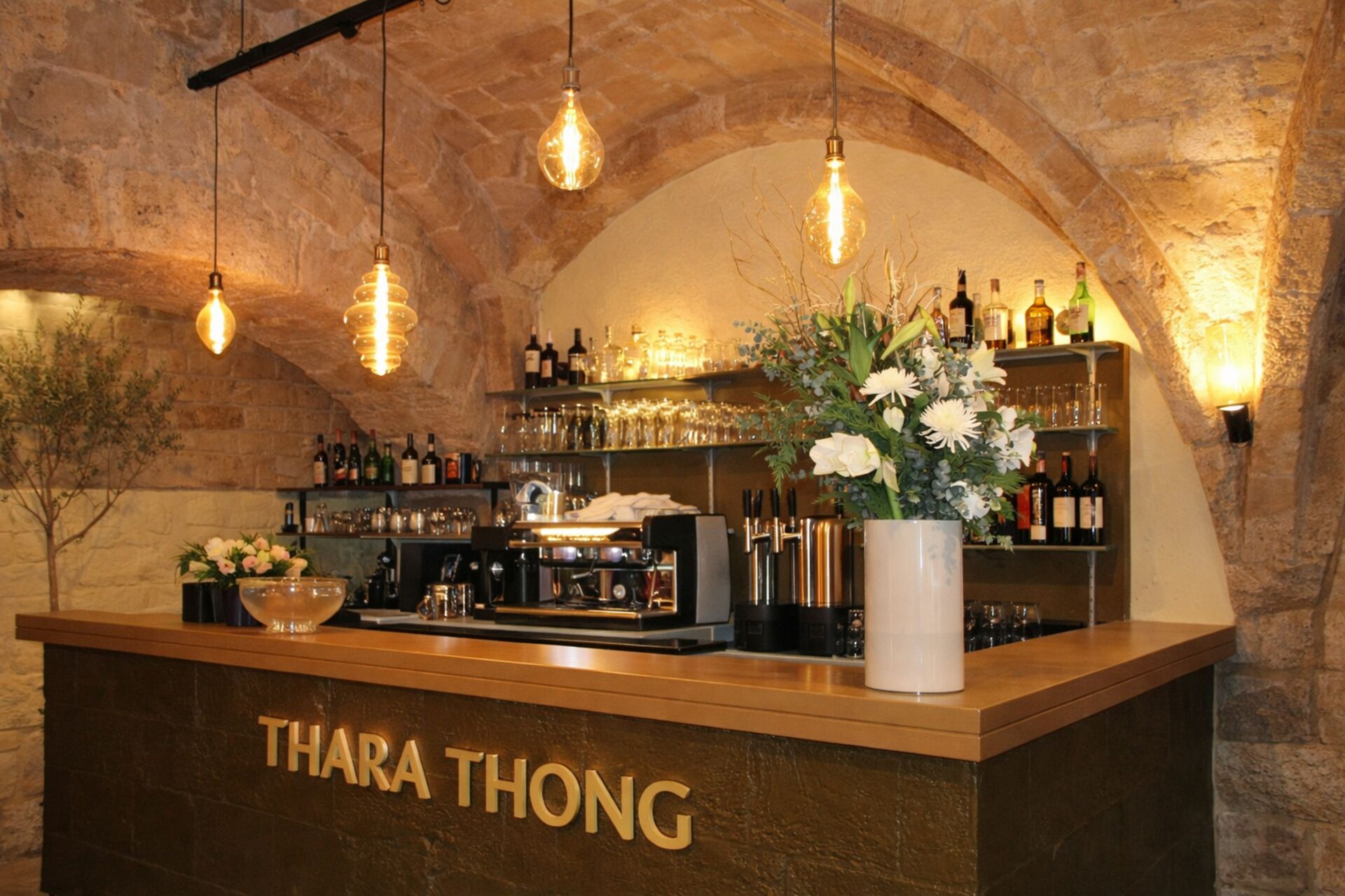 Thara Thong n’est pas qu’un restaurant : c’est une expérience sensorielle, un voyage gustatif et une parenthèse enchantée au cœur de Tours.
