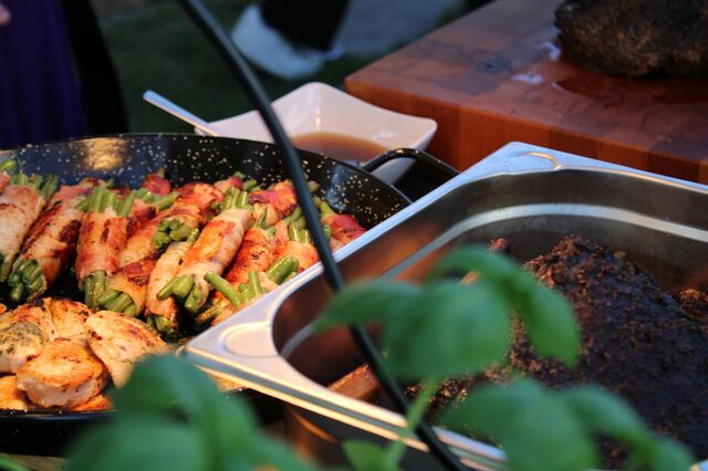 Junge Bohnen im Speckmantel