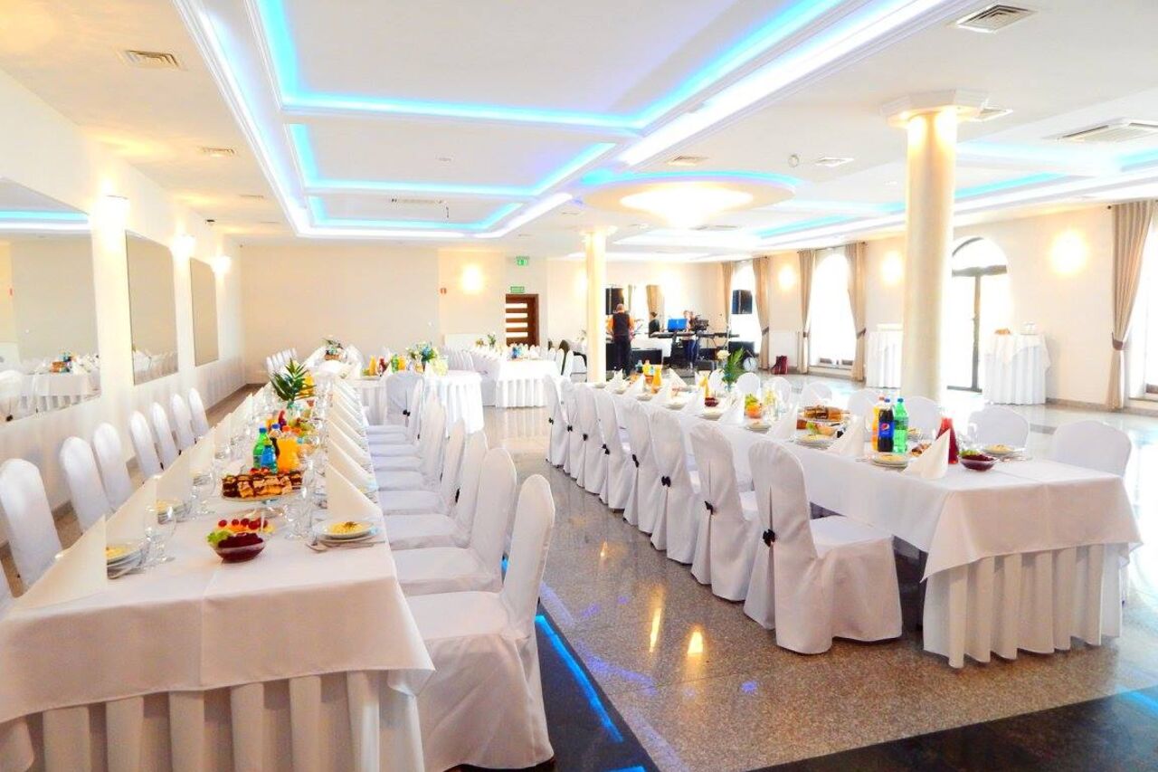 Dysponujemy dwiema przestronnymi salami..