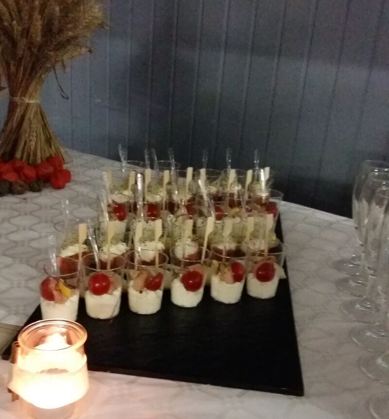 Présentation d'un cocktail de mariage.