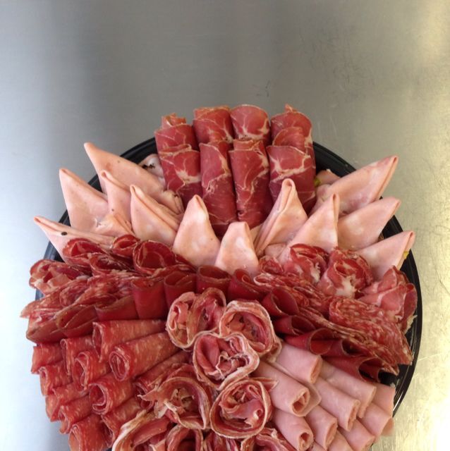 Plateaux de charcuteries , fromages , tapas etc ... pour tous vos évènements