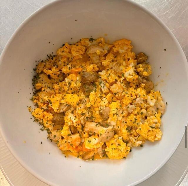 Revuelto de perretxicos y langostinos