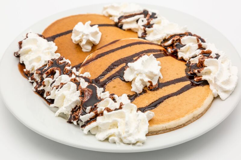 Tortitas con nata y sirope