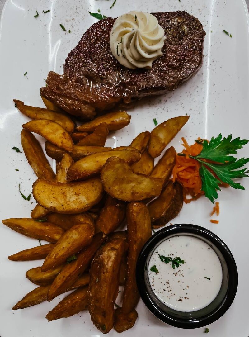 Argentinische Rinderlende Steak mit Potato Wedges