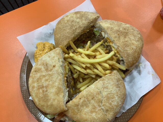 A découvrir le méga burger de 720g 