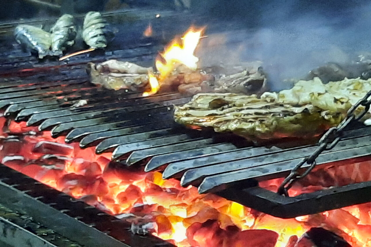El encanto de cocinar al carbón...