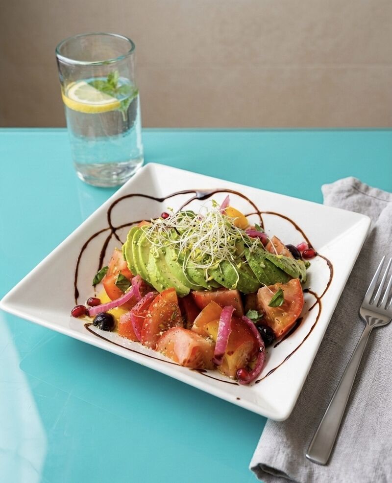 Tomates con Aguacates