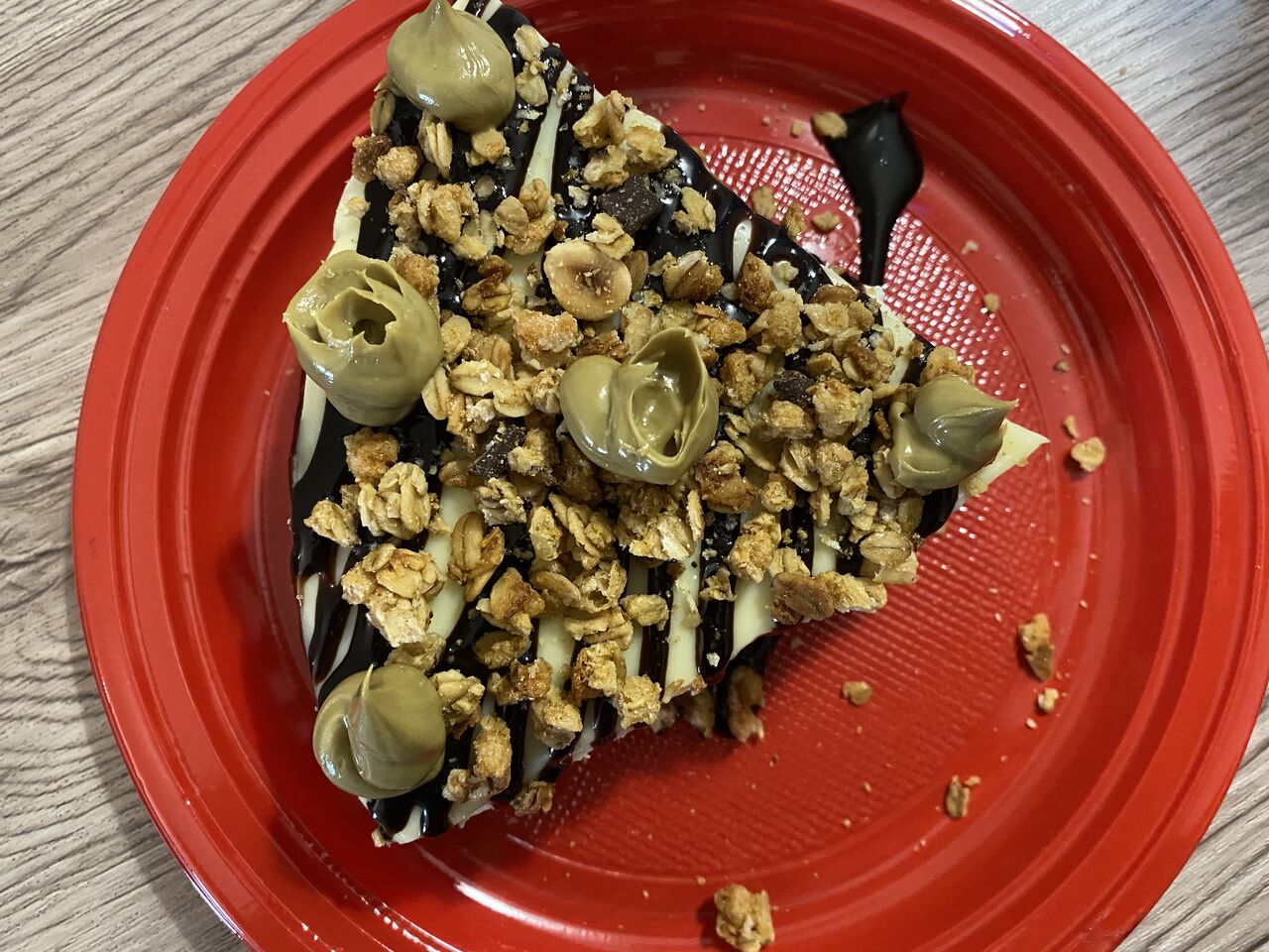 Cheesecake con crema al pistacchio e muesli 