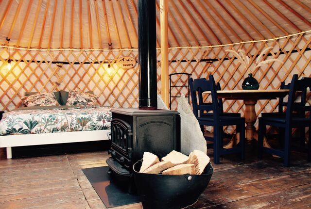 Eté!!! La yourte se transforme en logement pour 4 personnes...