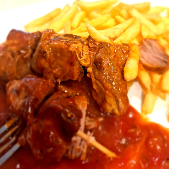 Schaschlik mit Pommes Frites
