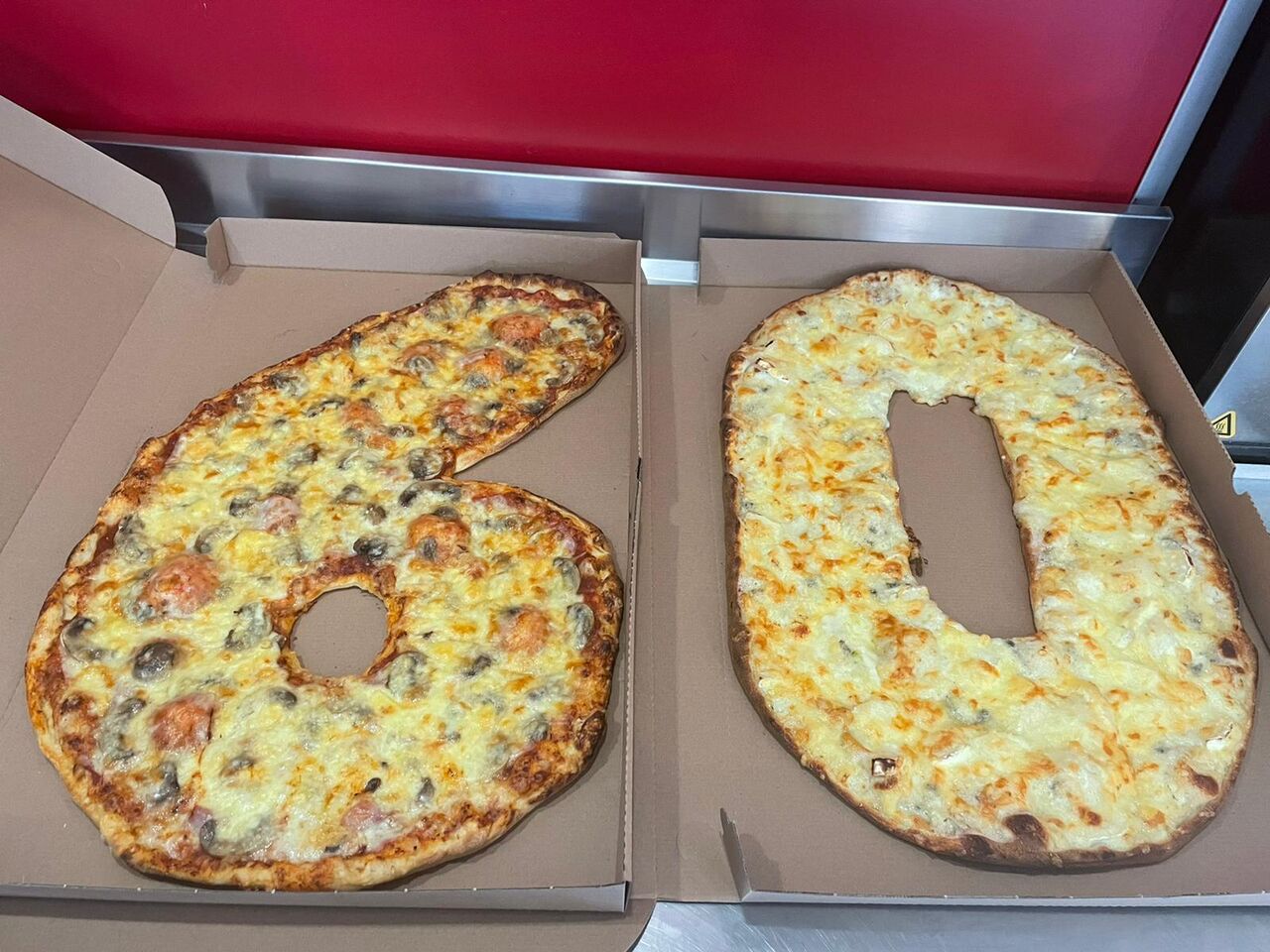 Plaque à pizza Numbers sur commande pour toute occasion :) 