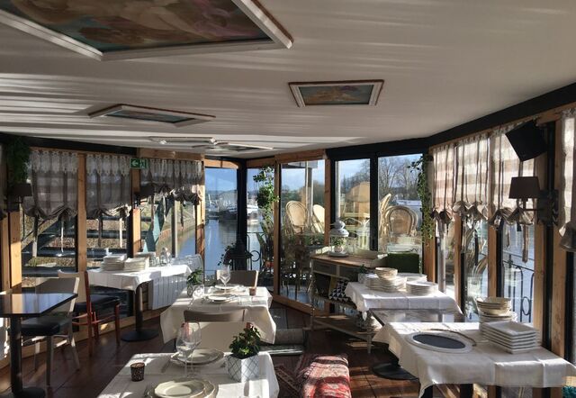 Reflets du soleil dans la salle ...