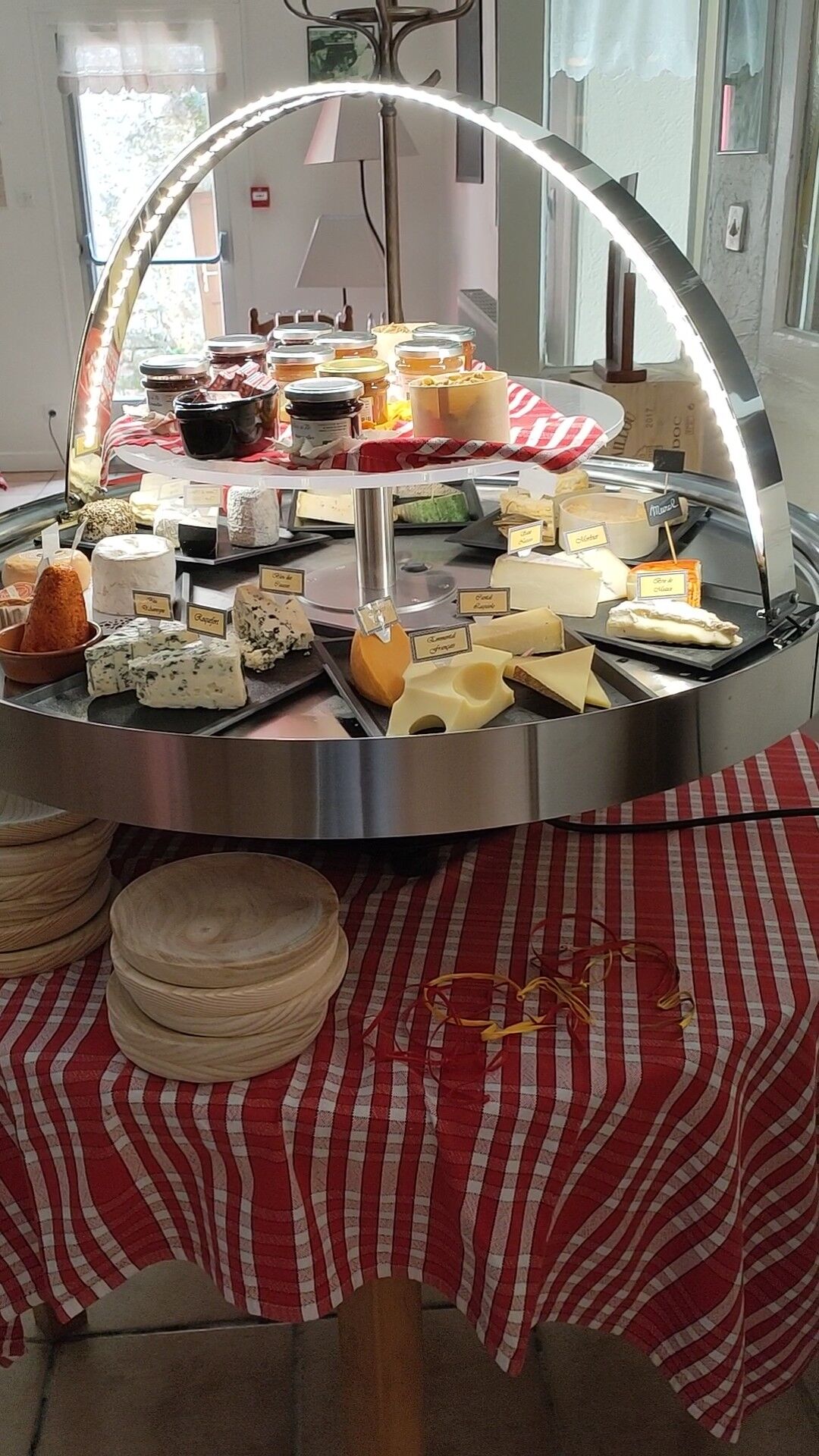 La Nouveauté du printemps 2022 : LE BUFFET DE 28 FROMAGES 