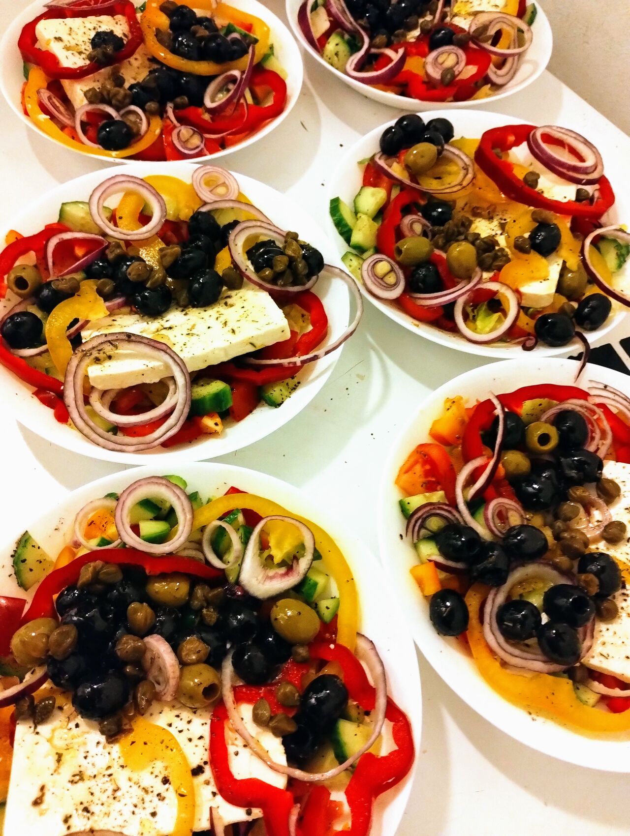 Pełne witamin sałatki, które wypełnią głodne brzuchy.