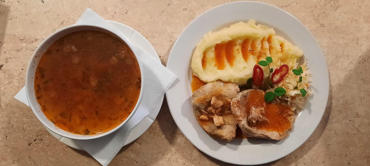 Ciorbă Țărănească și piure de cartofi cu carne de porc