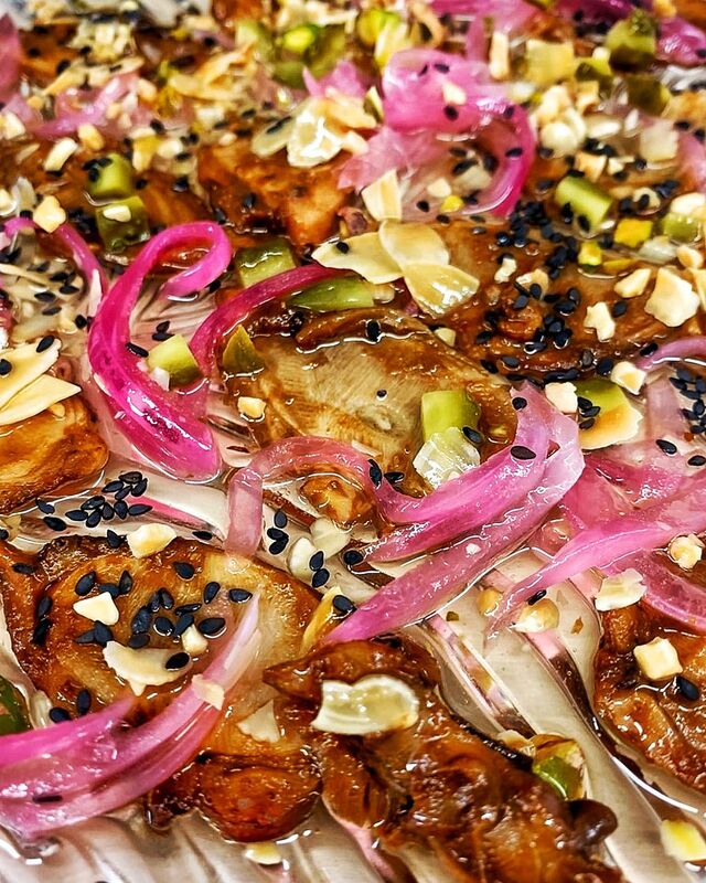 Pulpo, Miso Rojo, Encurtidos y Frutos Secos