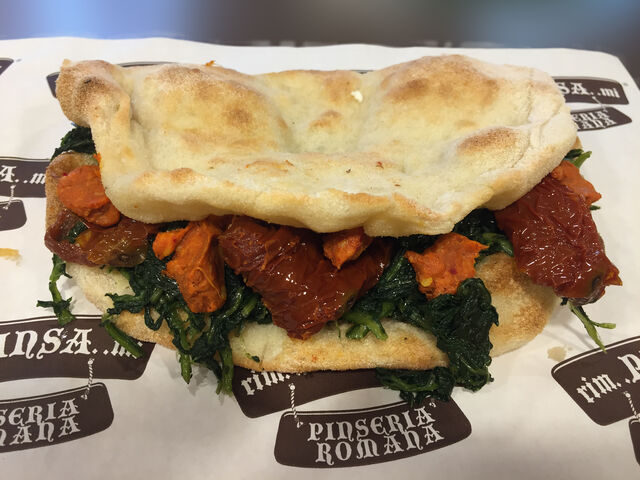 Pinsotto nduja cicoria ripassata e pomodori secchi