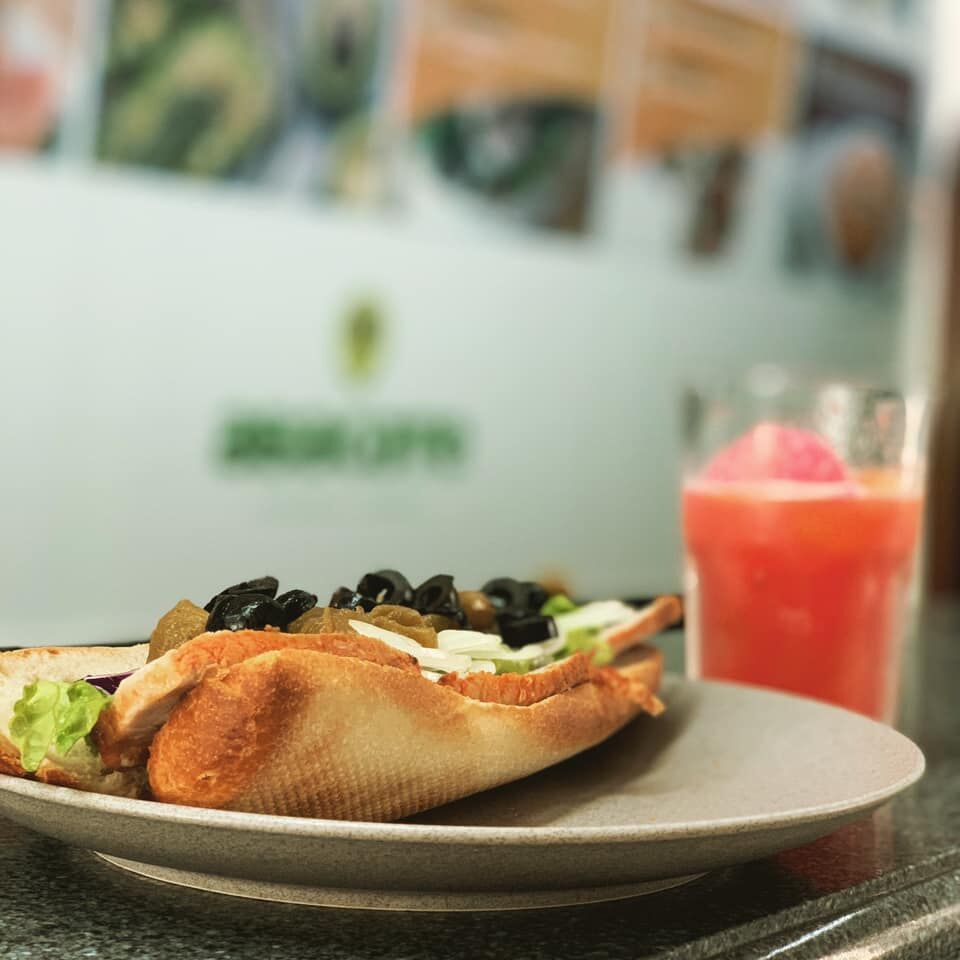 Baguete de lombo assado, com o pão acabado de cozer.
Para acompanhar, nada melhor que um sumo natural de morango :D