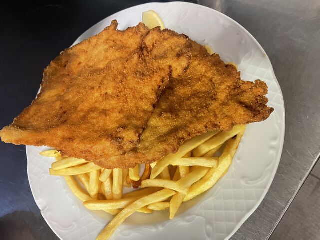 Wiener Schnitzel mit Pommes 
