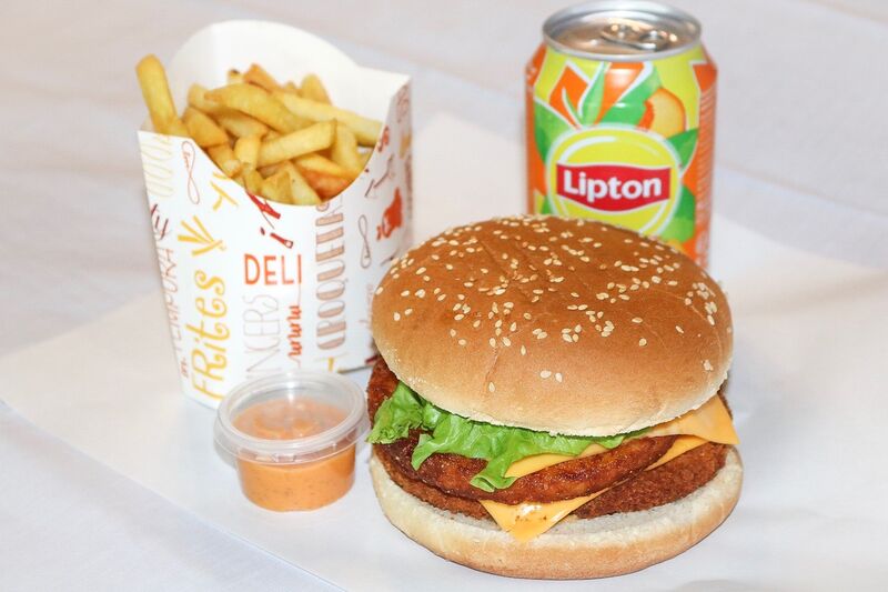 CHIKEN Bap's (gallette de pomme de terre accompagné de chiken pané)
seul: 6€ Menu frites+boisson 33cl: 7€