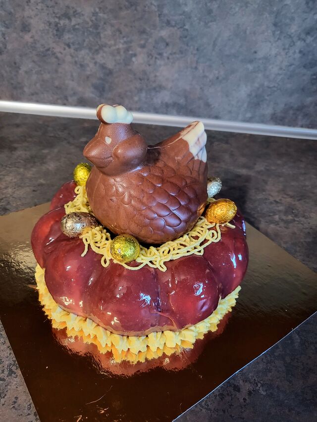 Poule au nid gâteau de pâques aux 3 chocolats , ducley ,lait,noir