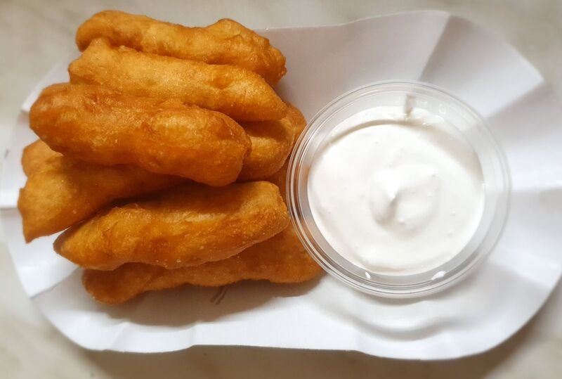 Kukac lángos tejfölös mártogatóssal
