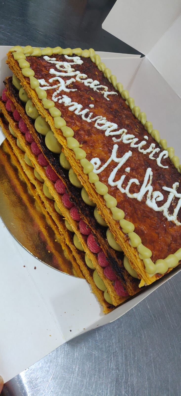 mil hojas de pistacho y frambuesas para 15 pax / 45€