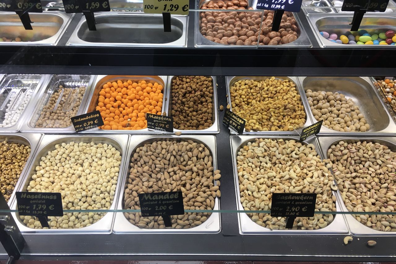 Nüsse, frisch geröstet