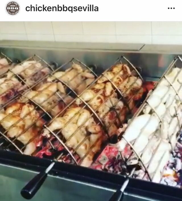 Nuestra Manera de hacer las cosas...... Coge un pollo fresco, hazlo a fuego lento con una buena brasa de leña. Delicioso.