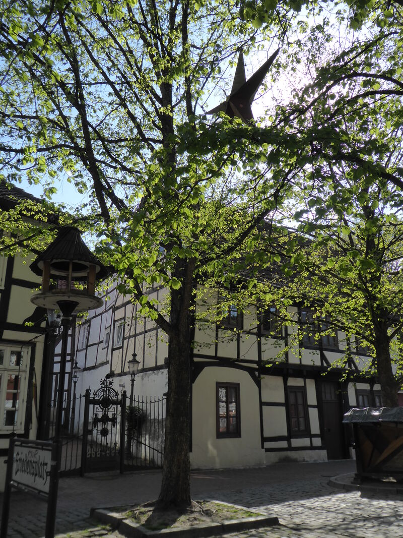 Am Friedensplatz im Schnurrviertel