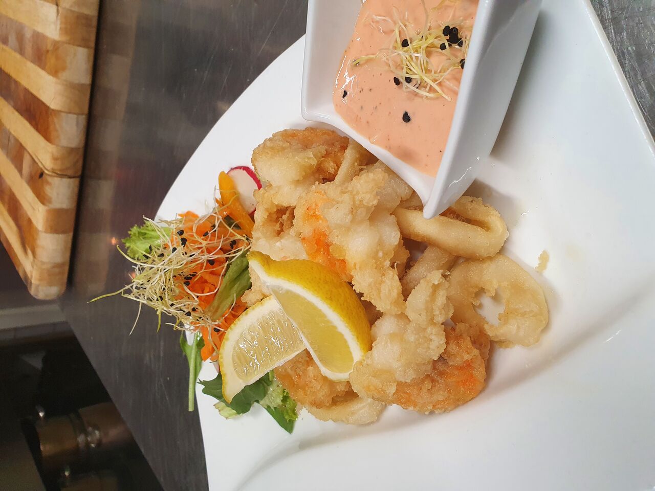 Frittura mista di mare
(Gambas, Lachs, Calamari)