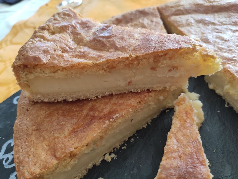 Gâteau basque à la crème 8 parts 28 €